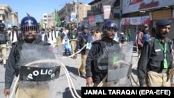 پاکستاني پولیس د لاریون پر مهال