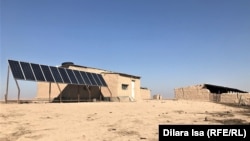 Домик скотовода на точке с солнечными батареями рядом. Сарыагашский район, 14 октября 2021 года