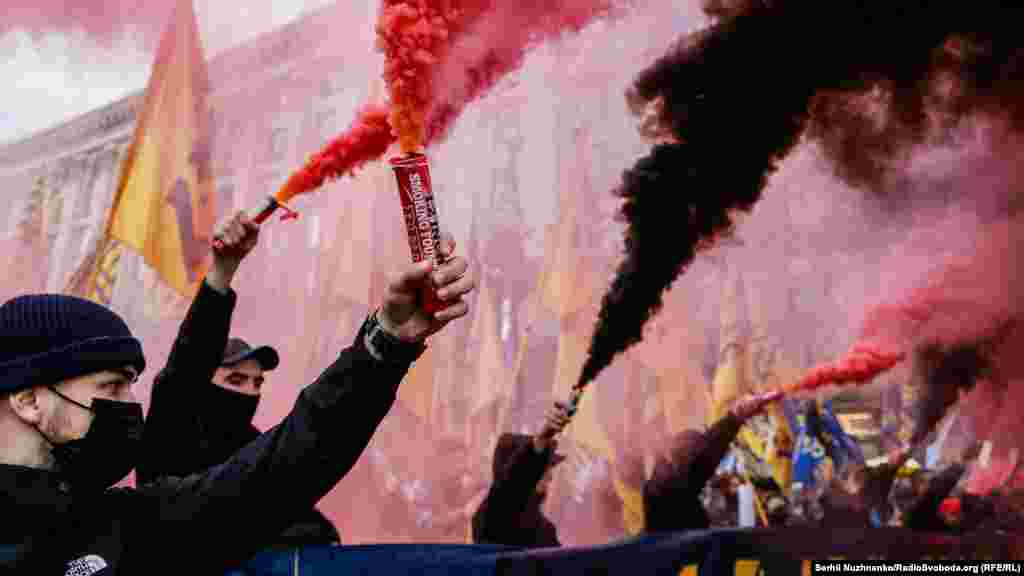 The march in Kyiv drew members of nationalist and far-right organizations, including militiamen who have fought in the conflict in Donbas.&nbsp;