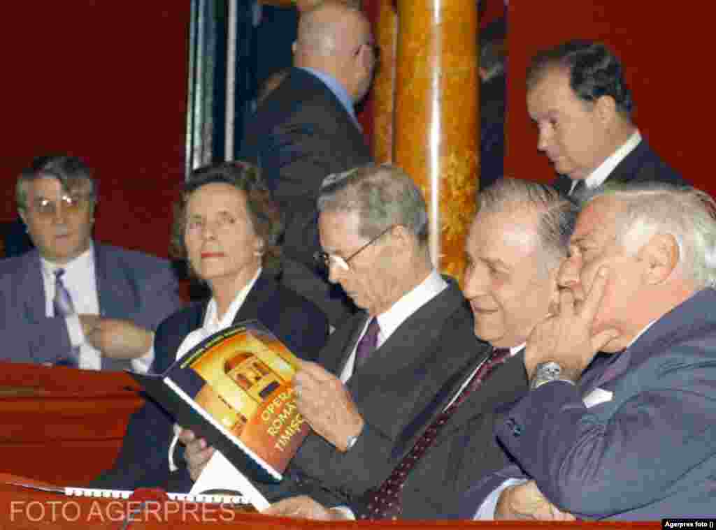 După ce l-a izgonit pe Regele Mihai din țară de două ori atunci când acesta încerca să se întoarcă, Ion Iliescu a declarat în 25 octombrie 2011 că s-a împăcat cu monarhul.Regele Mihai a primit cetăţenia română şi a fost lăsat să viziteze ţara în 1997, după venirea la putere a lui Emil Constantinescu.