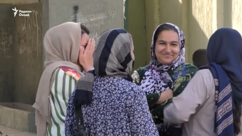 "Обратите внимание на наши проблемы". Афганские беженцы недовольны работой офиса ООН в Душанбе
