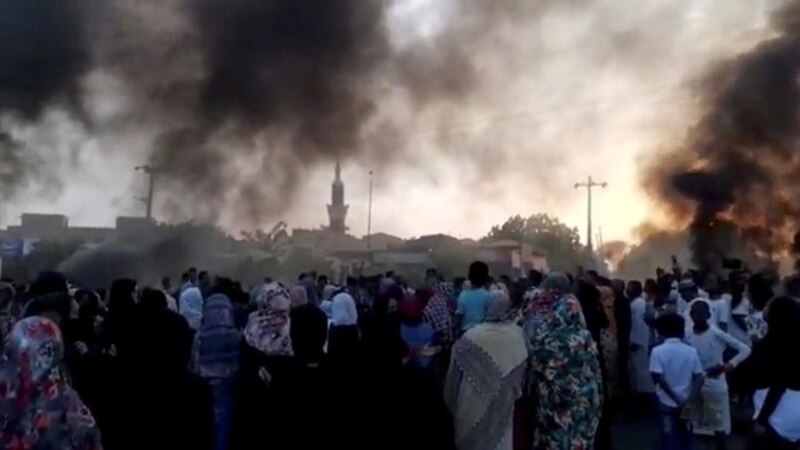 هزاران تن در اعتراض به حکومت نظامی در سودان به جاده‌ها برآمدند 