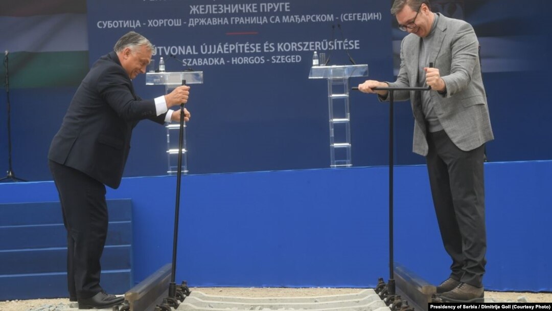 Predsednik Srbije Aleksandar Vučić (desno) i mađarski premijer Viktor Orban (levo) na obeležavanju početka radova na rekonstrukciji i modernizaciji železničke pruge Subotica - Horgoš - Segedin. 