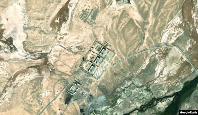 Рядом со старым советским форпостом ряд стратегически расположенных зданий и смотровых башен в Таджикистане, контролируемых китайскими войсками, являются частью зарождающегося, но растущего влияния Пекина в регионе
