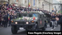 La 15 decembrie 2017, la încheierea funeraliilor naționale pentru Regele adus mort din exil, o jurnalistă a întrebat un băiețel de 8-9 ani ce a înțeles el, din toată acea zi uimitoare și tristă: „A murit Regele și am rămas cu comuniștii!”.