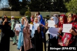Afghan women shout slogans during a protest to demand that the Taliban reopen girls' schools. (file photo)