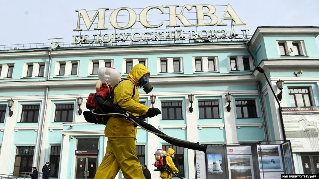 Servicemen of Russia's Emergency Situations Ministry wearing protective gear disinfect Moscow's Belorussky railway station on October 20 amid the ongoing COVID-19 pandemic.