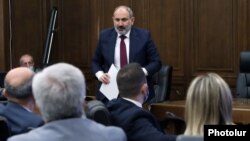 Armenia - Prime Minister Nikol Pashinian is about to present his government's draft 2022 budget to members of the Armenian parliament, Yerevan, October 25, 2021.