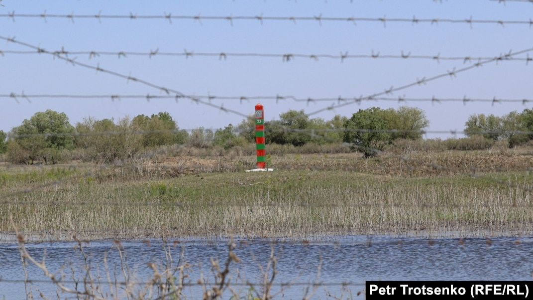 Ер адамның аузын қатты қағып алған видеосы. Ер адамның аузын қатты қағып алған видеосы.