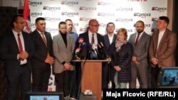 Goran Rakiq dhe përfaqësuesit e tjerë të Listës Serbe gjatë një konference për media më 17 tetor 2021. 