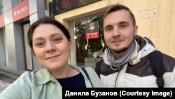 Алексей Навальнийнинг сафдошлари Ирина Фатьянова ва Данила Бузанов