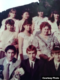 A school photo given to RFE/RL by Vlasta Kaptelova showing Omarova in the back row, second from left.