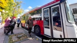 Остановка общественного транспорта в Керчи, 2021 год
