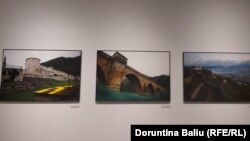 Pamje nga ekspozita me fotografi të fotografit Hrvoje Polan, e cila është prezantuar në Galerinë e Fakultetit të Arteve në Prishtinë. 16 tetor 2021.