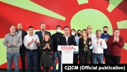 Зоран Заев со членовите на раководството на СДСМ на прес конференција по првиот круг од локалните избори 2021