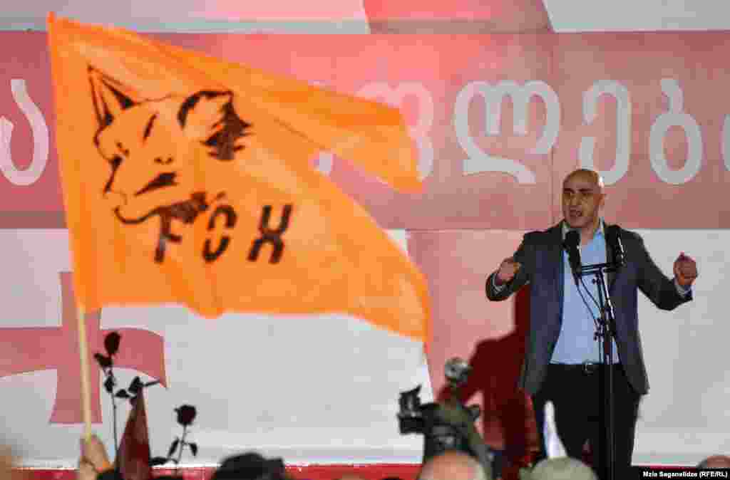 Лидер &laquo;Единого национального движения&raquo;, кандидат в мэры Тбилиси Ника Мелия также призвал всех проголосовать на выборах: &laquo;30 октября мы должны сделать все мирно, чтобы Бидзина Иванишвили не смог бы сопротивляться&raquo;