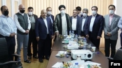تصویری که خبرگزاری‌های ایران از دیدار روز سه‌شنبه مدیران رسانه‌های اصلاح‌طلب با ابراهیم رئیسی منتشر کرده‌اند.