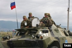 Грузія, 6 серпня 2008 року. Російські військові на адміністративній межі між Південною Осетією та основною частиною грузинської території