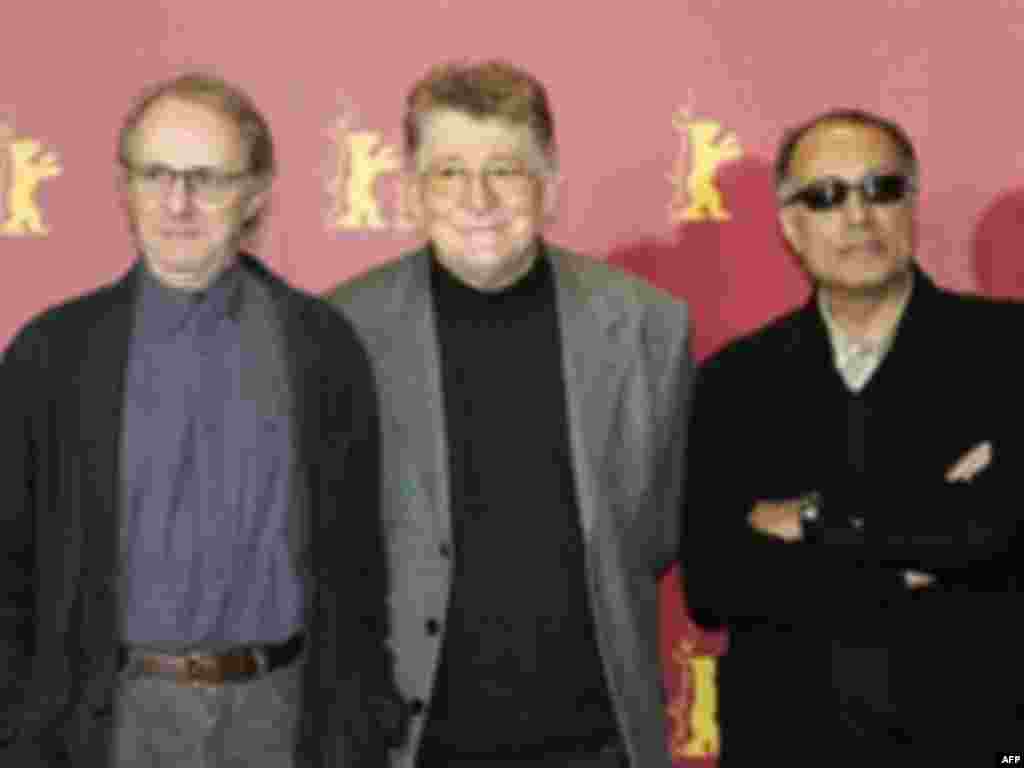 در آلمان با کن لوچ، کارگردان مشهور بریتانیایی، و ارمانی اولمی، کارگردان ایتالیایی. فیلم &laquo;بلیت&zwnj;ها&raquo;، که داستان آن داخل یک قطار اتفاق می&zwnj;افتد سه اپیزود از این سه کارگردان است.&nbsp; 