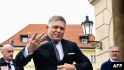 У питанні підтримки України Фіцо висловлює думки, близькі до позиції угорського лідера Віктора Орбана, який виступає проти такої допомоги