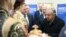 Secretarul general al Organizației Națiunilor Unite (ONU), Antonio Guterres, întâmpinat cu pâine și sare la Kazan, 23 octombrie 2024.