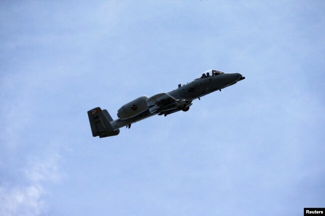 یک فروند هواپیمای ای-۱۰ آمریکا در جریان رزمایش پاسخ سریع-۲۰۲۲ در روز هشتم مه امسال