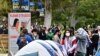 Studentët mblidhen në kampusin e Universitetit të Kalifornisë Jugore për të protestuar kundër luftës në Gazë, 25 prill 2024.