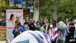 Studentët mblidhen në kampusin e Universitetit të Kalifornisë Jugore për të protestuar kundër luftës në Gazë, 25 prill 2024.