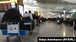 U.K. -- Long queue of passengers whose flights were delayed, Heathrow Airport's Terminal 5, London, England