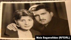მერაბ კოსტავა მეუღლესთან, რუსუდან ბერიძესთან ერთად