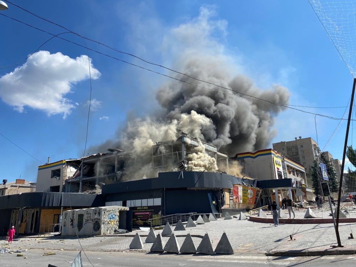 The aftermath of a Russian aerial bomb strike on a supermarket in Kramatorsk, Donetsk region, on August 20, 2026.