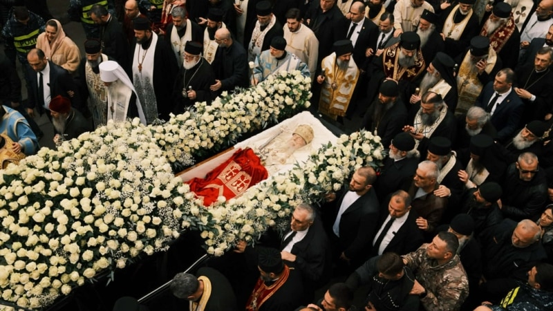 ილია მეორე სამების ტაძრიდან გამოასვენეს