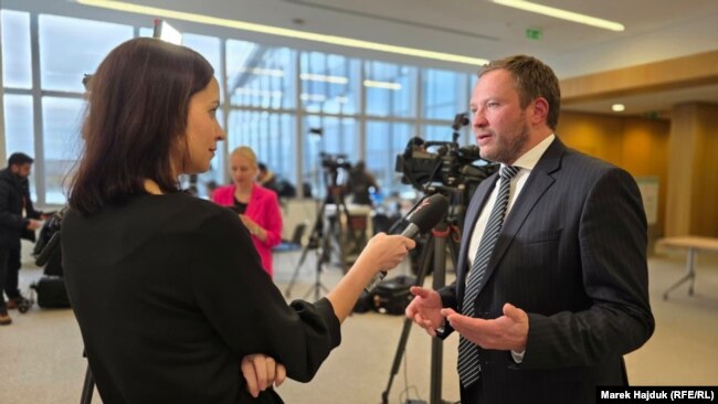 Очільник МЗС Естонії Маргус Цахкна під час інтервʼю Радіо Свобода в штаб-квартирі НАТО в Брюсселі, Бельгія, 3 грудня 2025 року