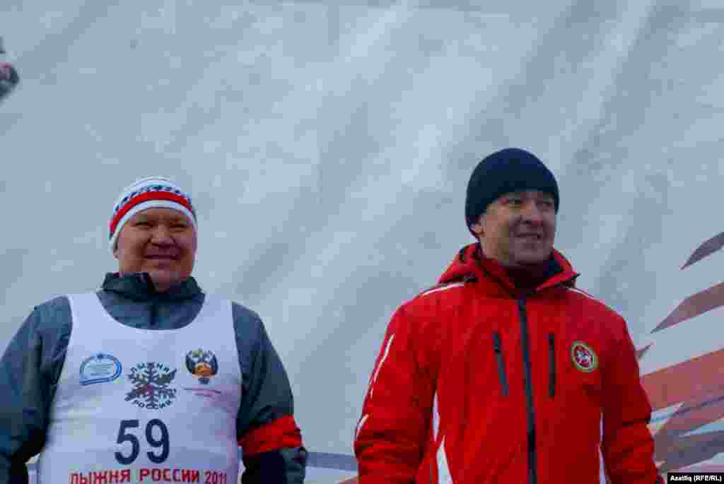 Рәфис Борһанов (с), яшьләр эшләре, спорт һәм туризм министры һәм хөкүмәт башлыгы Илдар Халиков