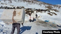 در ماه آبان، ۱۰ کولبر و کاسبکار توسط مرزبانی جمهوری اسلامی هدف گلوله قرار گرفته‌اند که چهار نفر از آن‌ها جان خود را از دست داده‌اند.