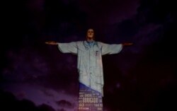 У бразильському Ріо-де-Жанейро всесвітньо відомий монумент Ісусу Христу підсвіткою «вбрали» в медичний одяг