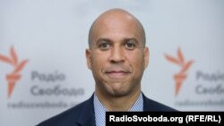 U.S. Senator Cory Booker at the offices of RFE/RL's Ukrainian Service in Kyiv on May 31.