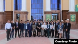 Оштук студенттердин Анжиян мамлекеттик университетинин кыргыз филологиясы факультетинин студенттери менен жолугушуу.