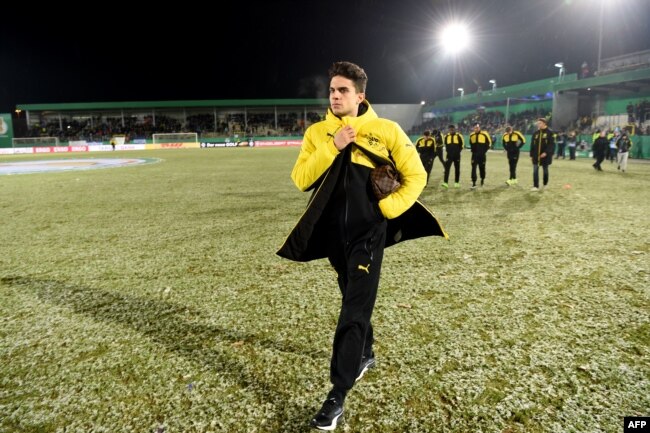 مارک بارتا مدافع اسپانیایی تیم در این انفجار دورتموند زخمی شده