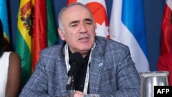 Գարի Կասպարով,  ելույթ է ունենում Համաշխարհային ազատության կոնգրեսի հետ համատեղ կազմակերպված մամուլի ասուլին, 12-ը մարտի, 2024 թ. 