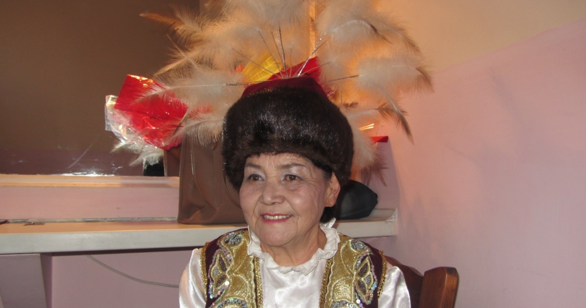 Терең жұлдыру минет арық брюнетки жұтып