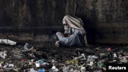 یک معتاد مواد مخدر در کابل