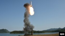 Солтүстік Корея ұшырған баллистикалық Pukguksong-2 зымыраны. 22 мамыр 2017 жыл.