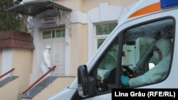 O ambulanta a adus un suspect de coronavirus la spitalul Toma Ciorba din Chișinău