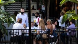 Restoran na otvorenom u doba korone, Birmingham, Michigan, juli 2020.