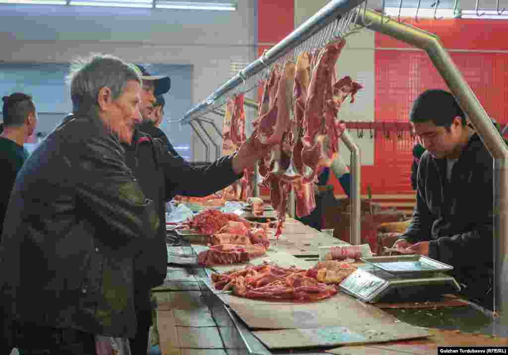 Kyrgyzstan - market, floor, bazaar, generic, meat, Osh bazaar, Osh market, bazar, the products, food, undated