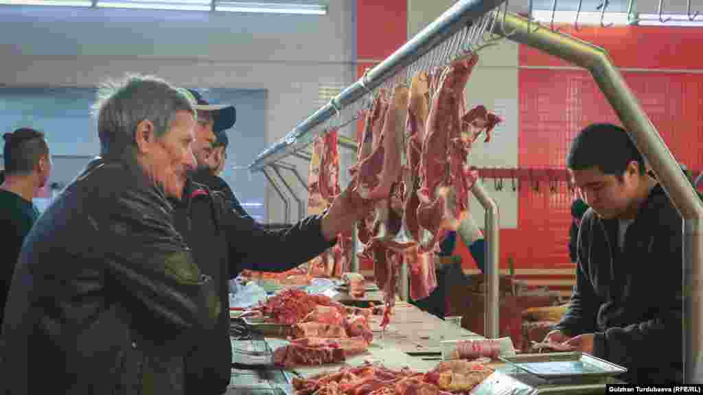 Kyrgyzstan - market, floor, bazaar, generic, meat, Osh bazaar, Osh market, bazar,  the products, food, undated