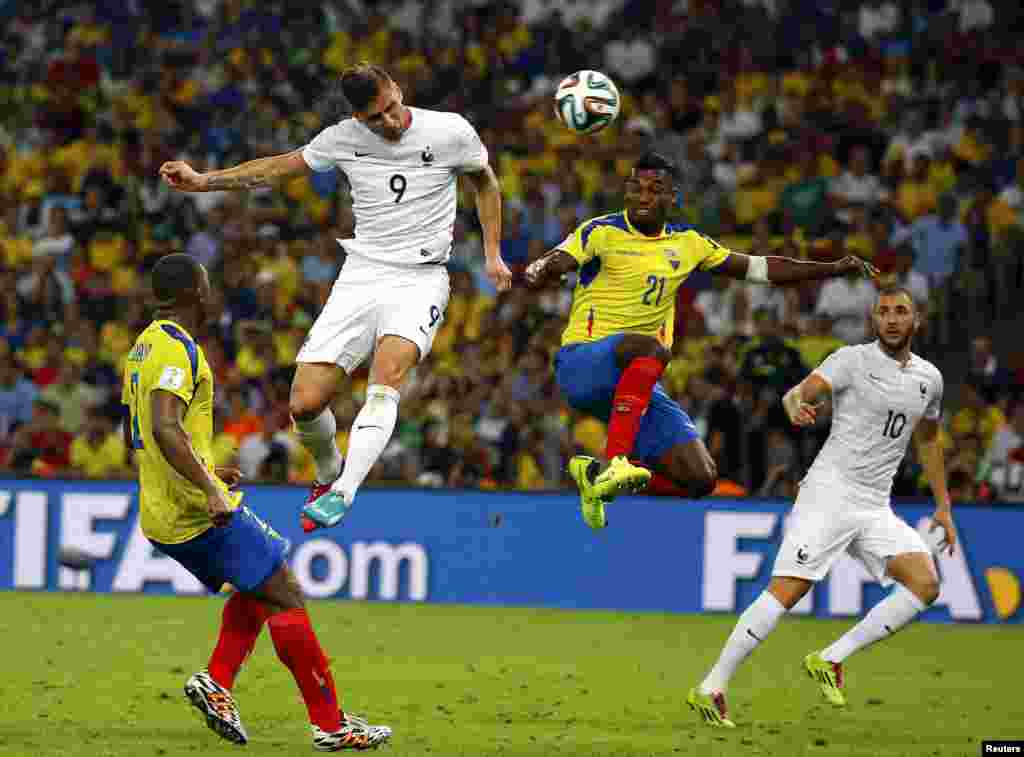 Ekvador-Fransa - 0:0. Olivier Giroud vs. Gabriel Achilier. 