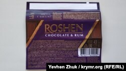 На обертке батончика Roshen указан код страны-производителя 482 – это Украина