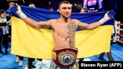 Василь Ломаченко у травні став чемпіоном світу з боксу за версією WBA, цього разу в легкій вазі.